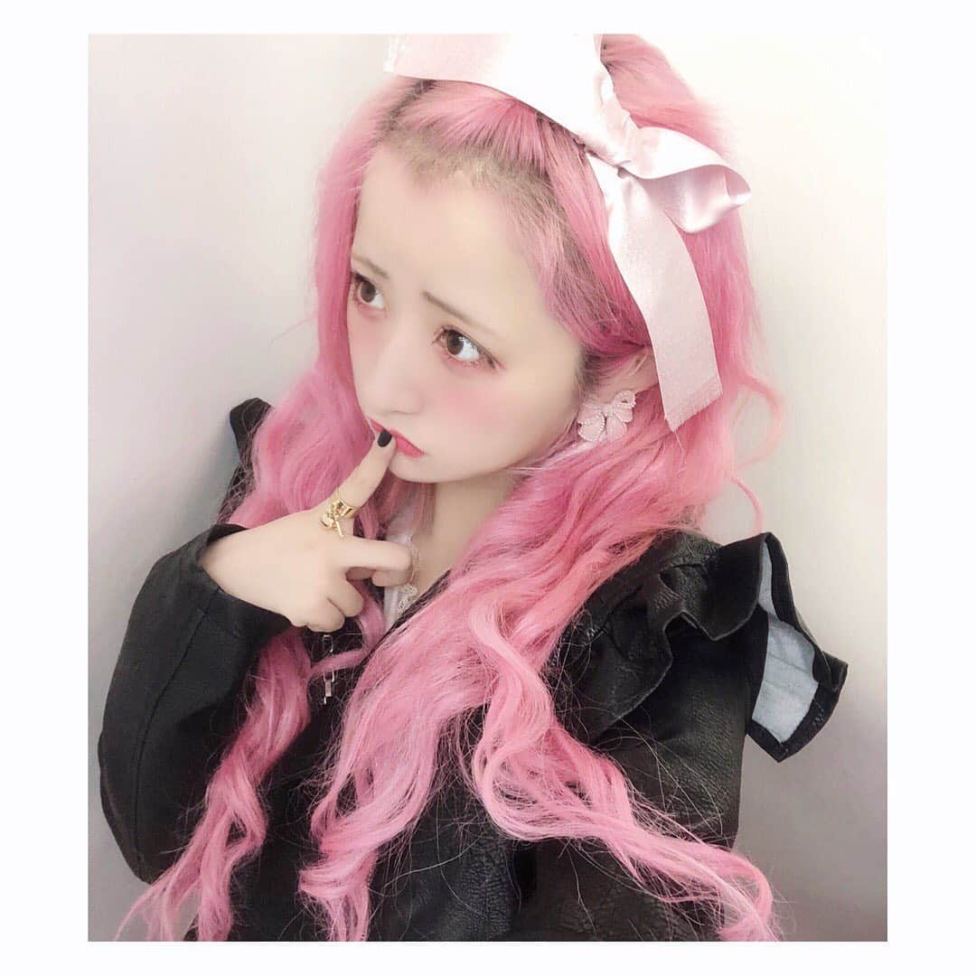 胡桃兎愛のインスタグラム：「広島へ帰る~❤︎ (写真は行き場を失っていた自撮り)」