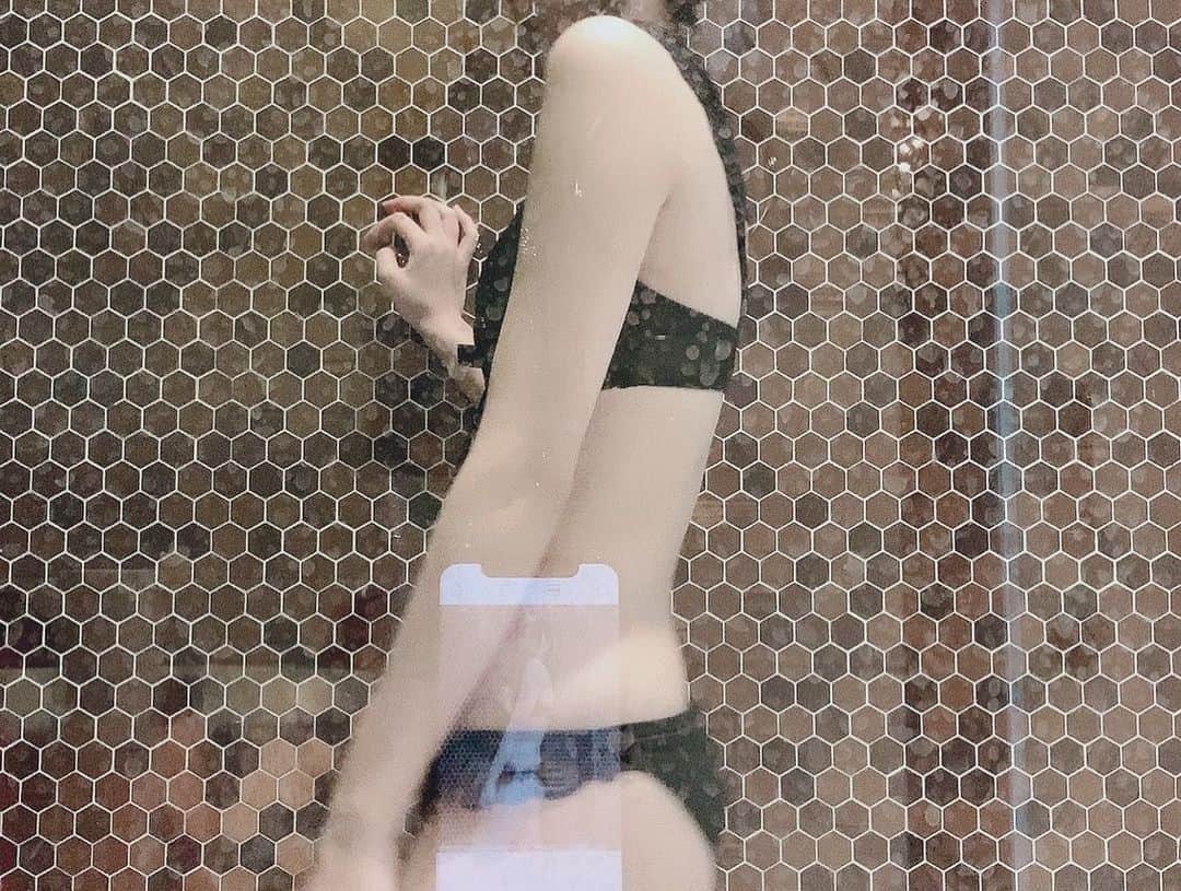 浜田翔子さんのインスタグラム写真 - (浜田翔子Instagram)「bathrobe🧼 YouTubeで お部屋紹介ホテルぷらりしてます。 このベッドがほんとよかったなぁぁ高さが凄くて 落ちた時痛かったけど🤣 ベッドかえたい😌」1月9日 14時30分 - shoko_hamada