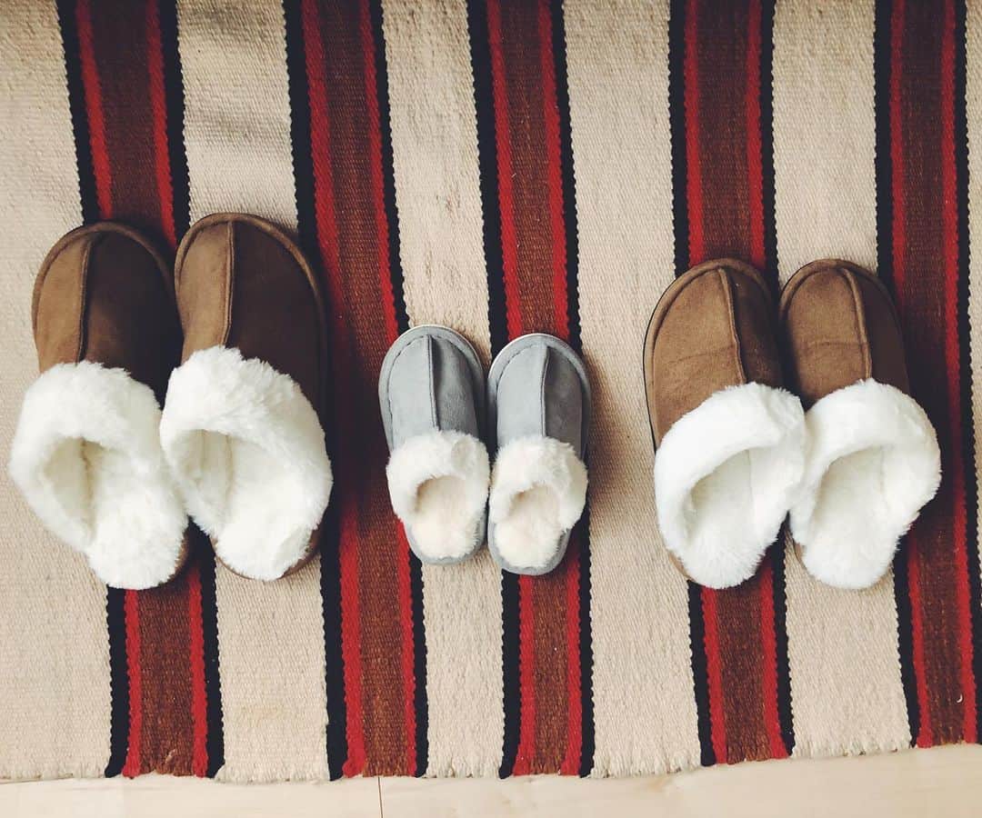 尾形沙耶香さんのインスタグラム写真 - (尾形沙耶香Instagram)「#slippers  #お揃いスリッパ」1月9日 14時32分 - sayakaogata