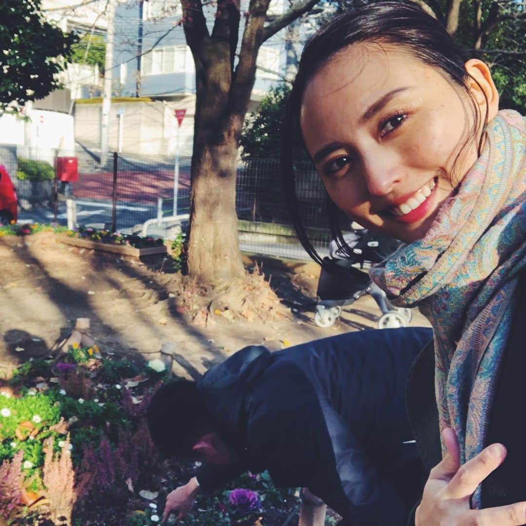 尾形沙耶香さんのインスタグラム写真 - (尾形沙耶香Instagram)「#familytime 👨‍👩‍👦 #公園遊び」1月9日 14時40分 - sayakaogata