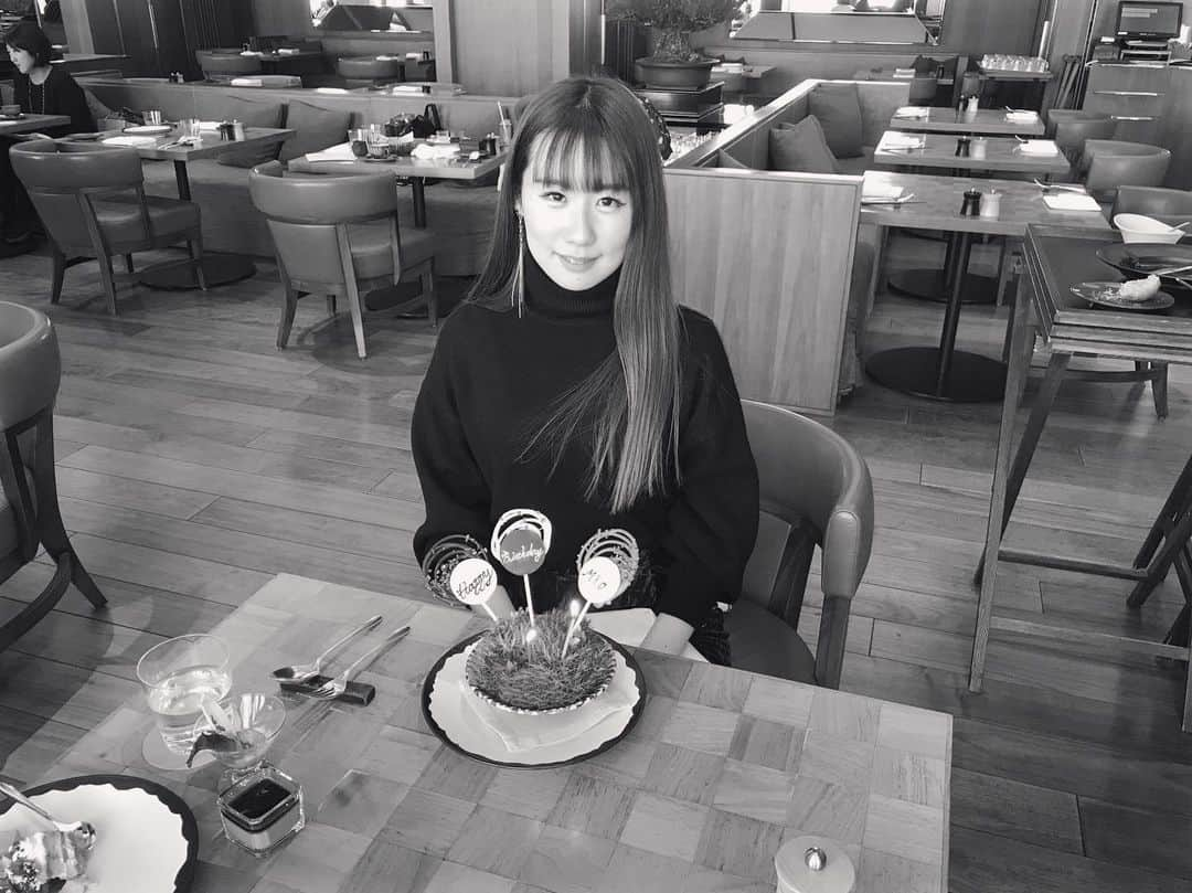 一木みおさんのインスタグラム写真 - (一木みおInstagram)「🎂01.03🎂 いつもありがとうございます。 今年もよろしくお願い致します😌  #birthday #mybirthday #coordinate #andaztokyo #虎ノ門ヒルズ #thetavern #model #photography #photo  #japan #camera #粉我 #时装 #girl #likeforlikes #racequeen  #photooftheday #サロモ #building #モデル  #colorful #igers #instagood #좋아요 #패션 #셀피 #straighthair #hairstyle」1月9日 14時57分 - mioichiki30