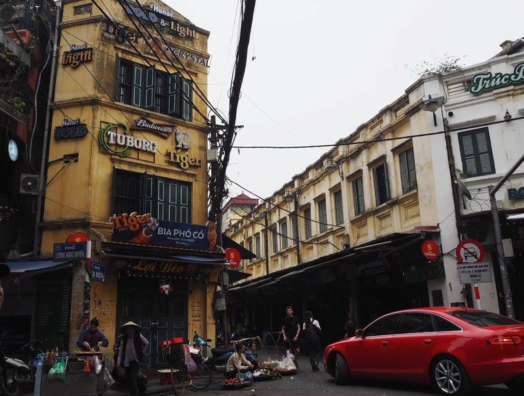IMALUさんのインスタグラム写真 - (IMALUInstagram)「年末のベトナム #ハノイ 旅。  2枚目📷 水上人形劇  3枚目📷 セントジョセフ教会  4,5枚目📷 ホアロー収容所  6,7枚目📷 通りすがり見つけた可愛い食器屋さん  8枚目📷 旧市街  #Vietnam #Hanoi」1月9日 15時10分 - imalu_0919