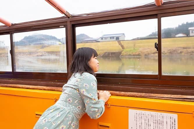 東北女子さんのインスタグラム写真 - (東北女子Instagram)「最上川划船🚣‍♀️ 今年雪下太少，12月時還沒有美麗的雪景，期待這兩個月可以讓雪鋪滿整個最上川😍  還可以追加芋煮方案，邊賞景邊吃美食😋  搭完船後還不過癮的話可以直接住看得到最上川的旅館，滿滿一整天的最上川行程❣️ . . 最上川划船 @basyoline . .  高見屋最上川別邸紅 @mogamigawabeni . .  #日本東北 #東北 #山形 #最上 #最上川 #別邸紅 #山形県 #芋煮 #雪景 #雪 #日本旅館 #舟下り #yamagata #mogami #imoni」1月9日 15時25分 - tohoku_girl_official