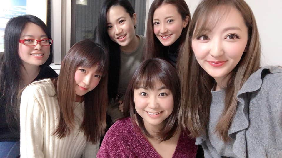 くぼたみかのインスタグラム：「A new year starts with Mexican food ❗️🥙🌮 大好きなみんなで新年会👏🥰メキシカンパーティー楽しくて美味しかった🤩空耳アワードとかJ Balvin とかBad Lip Reading動画見て爆笑して、やっぱりあっという間にバイバイに😭いつもあっという間だなー🥺沢山エンタメ語れるこのメンバーに感謝です❤️👏 #newyear #newyearparty #mexican #tacos #tacotuesday」