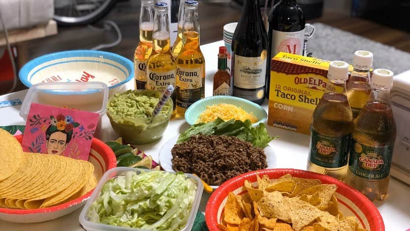 くぼたみかさんのインスタグラム写真 - (くぼたみかInstagram)「A new year starts with Mexican food ❗️🥙🌮 大好きなみんなで新年会👏🥰メキシカンパーティー楽しくて美味しかった🤩空耳アワードとかJ Balvin とかBad Lip Reading動画見て爆笑して、やっぱりあっという間にバイバイに😭いつもあっという間だなー🥺沢山エンタメ語れるこのメンバーに感謝です❤️👏 #newyear #newyearparty #mexican #tacos #tacotuesday」1月9日 15時34分 - mikakubota0923