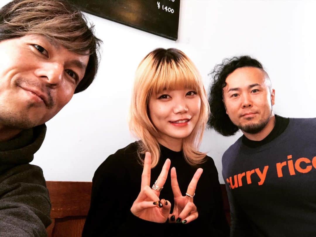 桜井誠のインスタグラム：「今日も仲良し3人組でカレー三昧ロケ🍛🍛 #スパイストラベラー　#チッチ　#bish #dragonash」
