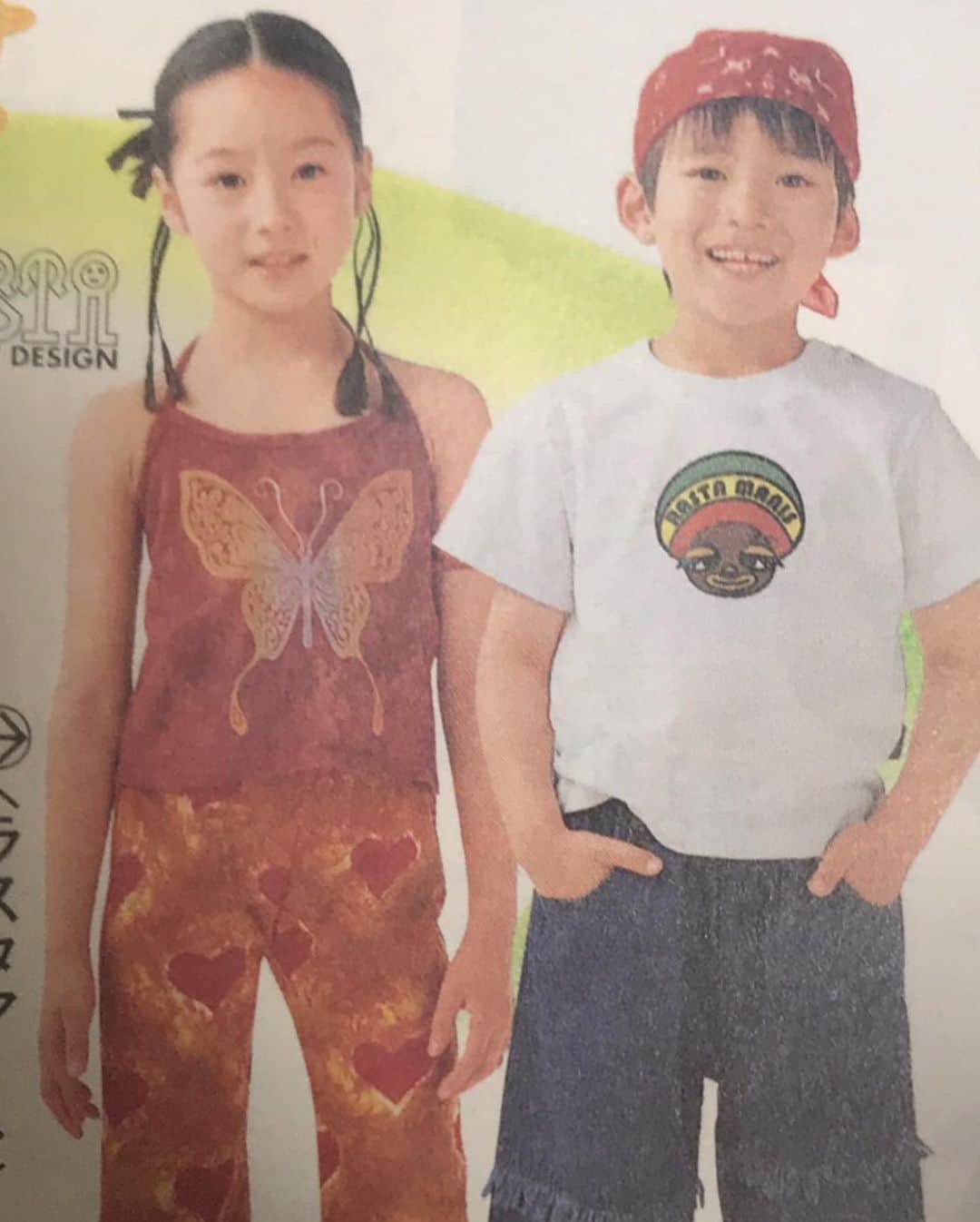 東森美和さんのインスタグラム写真 - (東森美和Instagram)「私が子役時代(8〜13歳)ぐらいまで良くお仕事一緒にしてた、幼なじみの右京君と15年ぶりにダナンで再会🤩今ダナンに住みながら、#ダナン向上委員会 として頑張ってるよ😊  昔の写真と見比べたら面白いです🤣 お互い仕事してた時の記憶はあんまりないんですが、、笑  普通の幼なじみというより、お仕事仲間だった感じで、お仕事以外で会うことはないまま、疎遠になってましたが、  母親同士がいまだに連絡取り合っていて、お互い色々今こうしてるみたいだよーって感じのまま15年が経ち…  現在私が28歳、右京君が27歳。 次回はママと一緒に来たいな☺️ ダナンはとっても素敵でハマりそう💓 ダナンに行きたい時はぜひダナン向上委員会のインスタをチェックしてみてね！  #ダナン #ダナン旅行 #東森美和 #再会に感謝 #おさななじみ」1月9日 15時48分 - higashimorimiwa