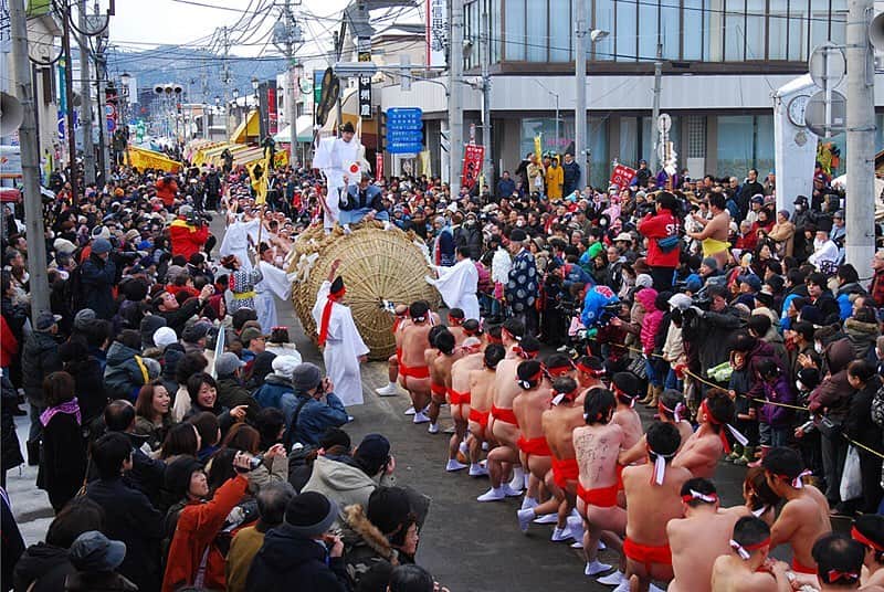 Rediscover Fukushimaさんのインスタグラム写真 - (Rediscover FukushimaInstagram)「If you find yourself surrounded by extremely cold men in red loin cloths, you have probably woken up in the middle of Aizu Bange Town's annual Otawara-hiki festival! During this festival (held on January 14), the men of the town take part in a big tug-of-war contest over a huge bale of rice. The state of the rice harvest for the year to come depends on the outcome of this competition!!」1月9日 16時05分 - rediscoverfukushima