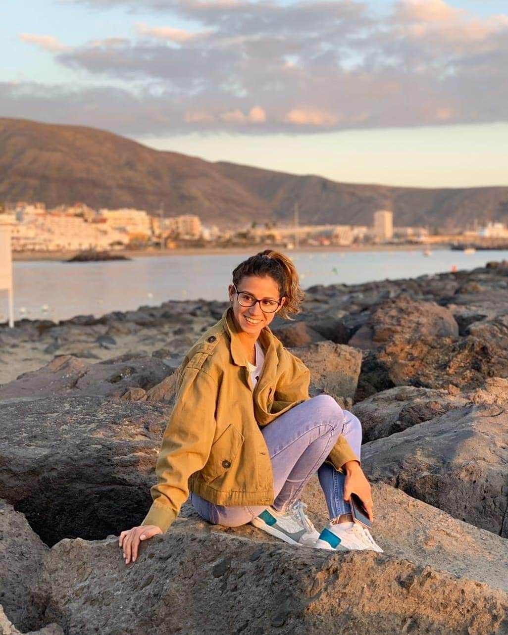 アイリーン・シラグサさんのインスタグラム写真 - (アイリーン・シラグサInstagram)「Sunkissed☀️☀️☀️ Qui a Tenerife ci alleniamo soprattutto nelle ore più calde, e la sera riusciamo a goderci questi splendidi tramonti...a volte mi fermo a riflettere e cerco di immaginare solo cose belle, uno dei buoni propositi per questo 2020💭 - - - #asicsteam #imoveme #asicswomen #sunsetlover #sunkissed #seaside #freetime #newgoals #ootd #raduno #tenerife #spain #trackandfield」1月10日 3時31分 - irenesiragusa