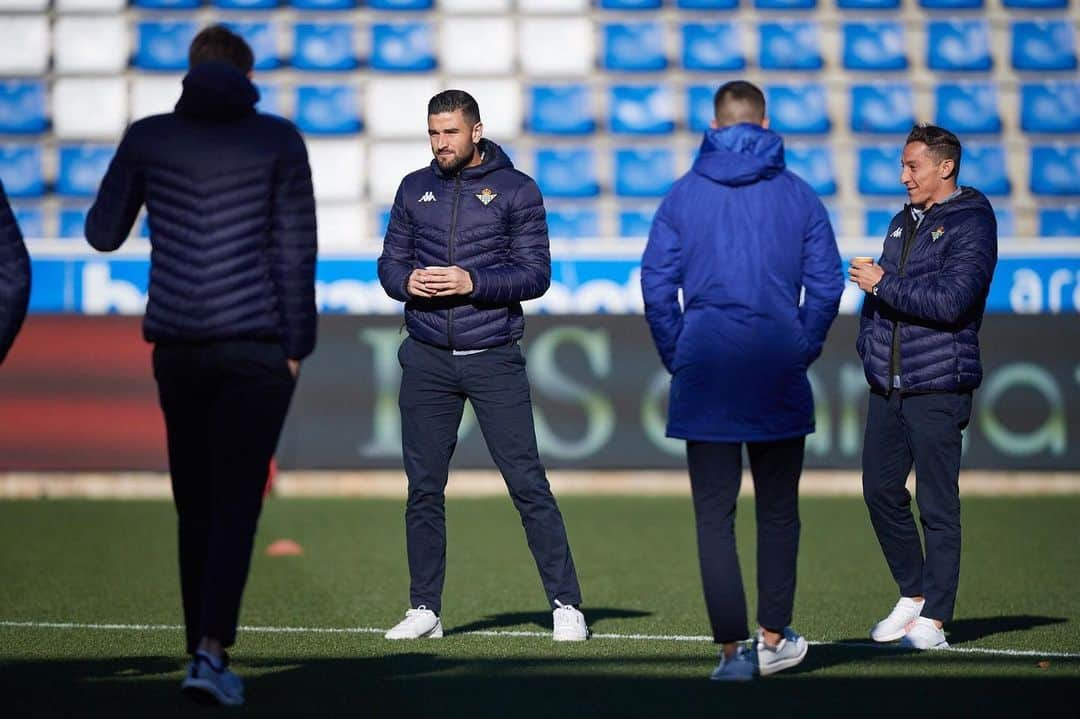 アントニオ・バラガンさんのインスタグラム写真 - (アントニオ・バラガンInstagram)「El tiempo del café ☕️ @realbetisbalompie #alaves #vitoria #laliga #mendizorrosa」1月10日 2時17分 - antoniobarragan17