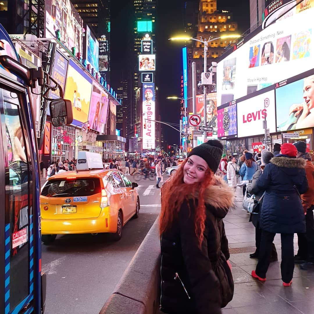 ゴーダ・ブトクテさんのインスタグラム写真 - (ゴーダ・ブトクテInstagram)「Time Square ✅  #nyc #timessquare #newyork #statestour #newadventures #taxi #niujorkas #lithuaniangirl #kaunas #lietuvosmerginos #tourlife #pictureoftheday #happiness」1月10日 2時22分 - godabutkute