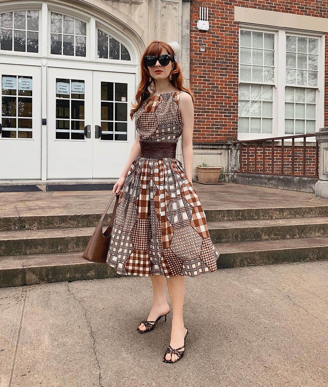 ジェーン・アルドリッジのインスタグラム：「All summer long I dream about wearing leather pants and sweaters. And come January I am dying to get back into my 50s sundresses 😩 I blame rewatching Mad Men. This lovely 1950s Mr Mort is a favorite!」