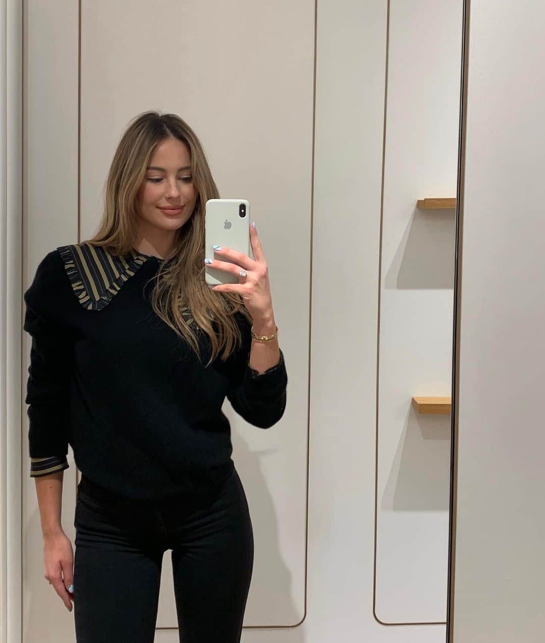 のインスタグラム：「🖤🍈」