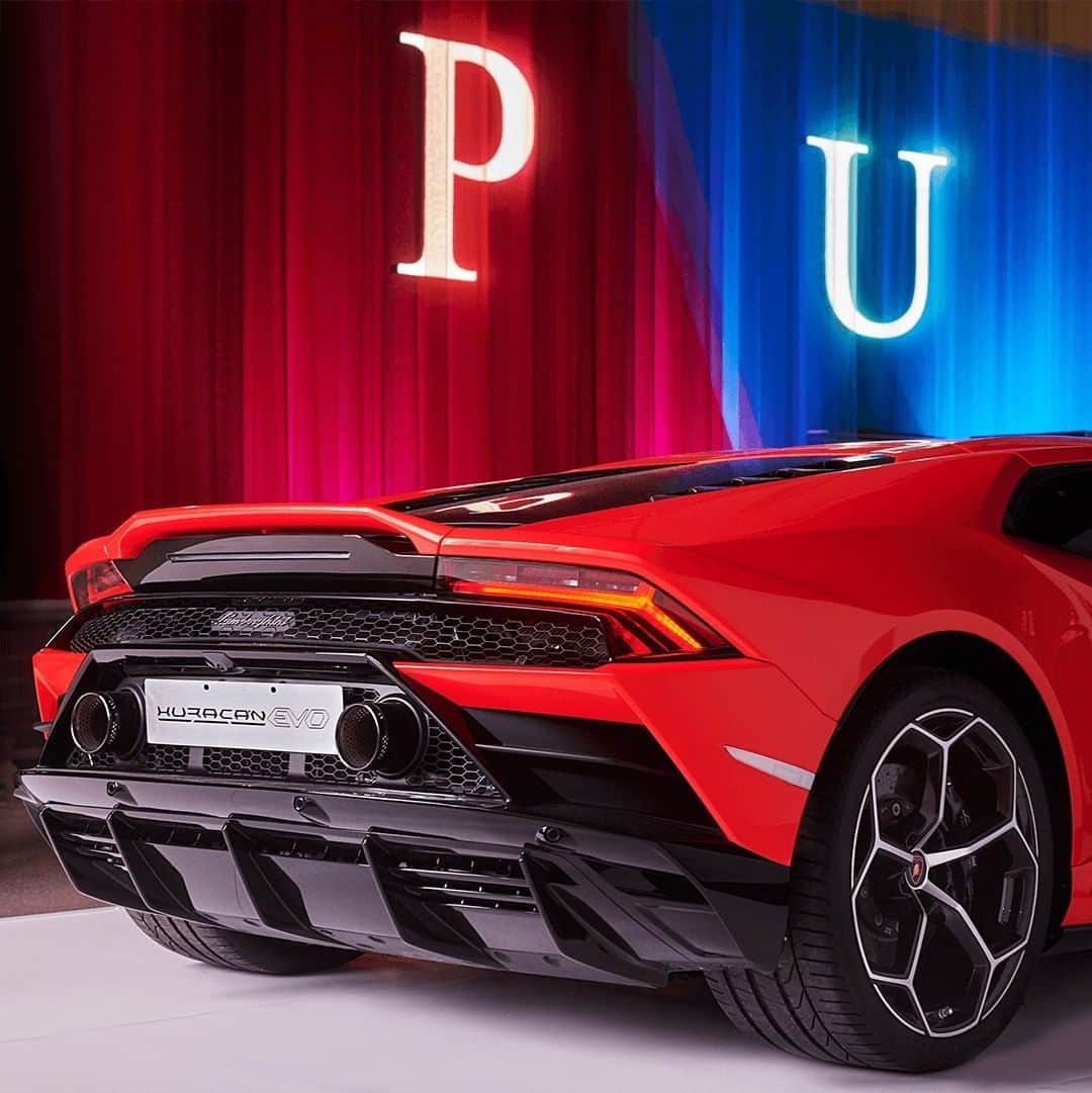 のインスタグラム：「Three ranges of pure fashion to amplify your style: Informal Luxury, Casual and Pilota Ufficiale. We presented our Automobili Lamborghini Menswear Collection Fall Winter 2020 – 2021 at @pittiuomo_official with @pittimmagine.  #Lamborghini #LamborghiniStyle #InformalLuxury #PittiUomo #pu97」