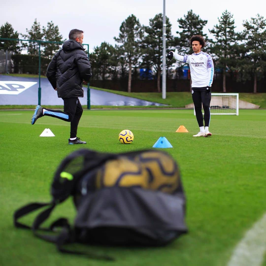 マンチェスター・シティFCさんのインスタグラム写真 - (マンチェスター・シティFCInstagram)「First steps on the road to recovery 👣⠀ ⠀ #ManCity」1月10日 3時01分 - mancity