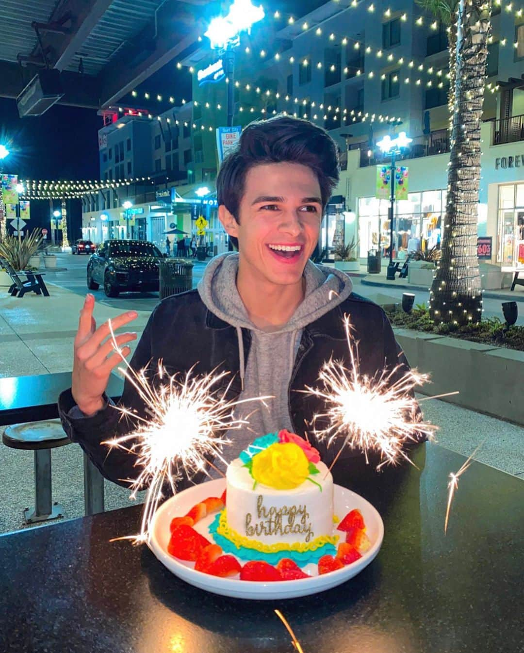 Brent Riveraさんのインスタグラム写真 - (Brent RiveraInstagram)「Birthday boy 🎂😊」1月10日 3時05分 - brentrivera