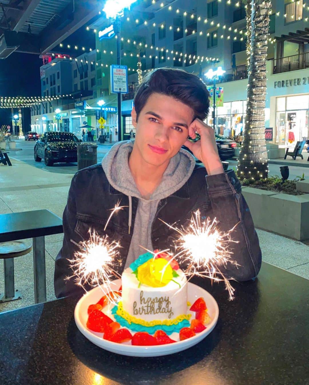 Brent Riveraのインスタグラム：「Birthday boy 🎂😊」