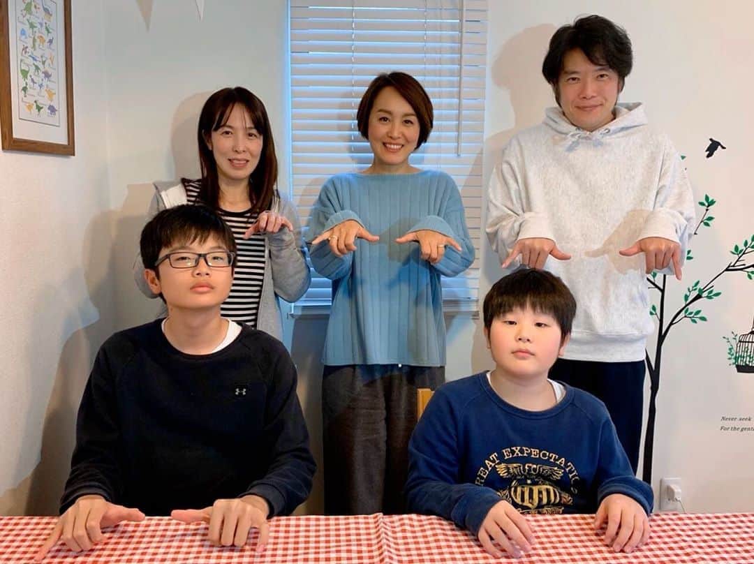 中山美香さんのインスタグラム写真 - (中山美香Instagram)「. 今、麻雀を習う子供達が増えているそうで。 最年少は4歳⁈その現場を取材してきました！ そして、実際に私も…卓を囲んできました😊 9時半から「スッキリ」で放送予定です。 . . . #スッキリ #子供の習い事 #習い事 #麻雀」1月9日 18時31分 - mika5nakayama