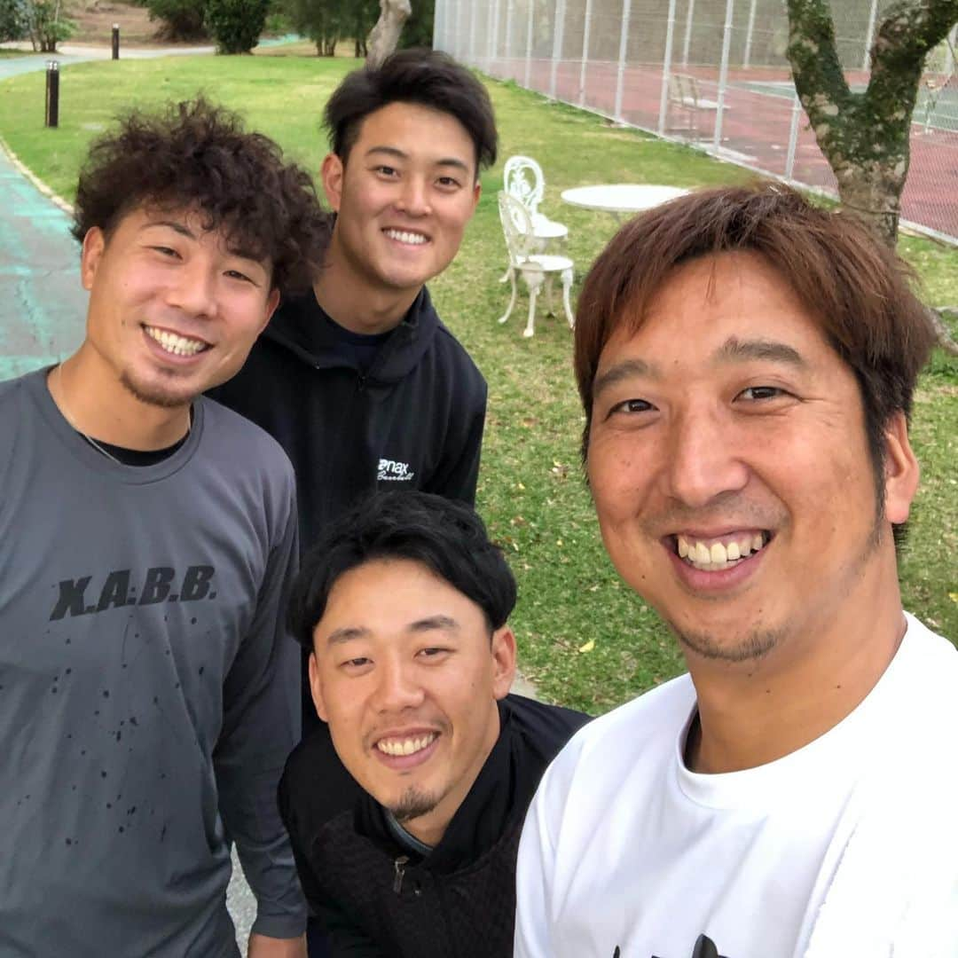 望月惇志さんのインスタグラム写真 - (望月惇志Instagram)「みなさん、明けましておめでとうございます！2020年も応援よろしくお願いします！  自主トレ頑張ります！ #藤川球児  #金田和之  #石崎剛  #望月惇志」1月9日 18時40分 - tigers_mochizuki