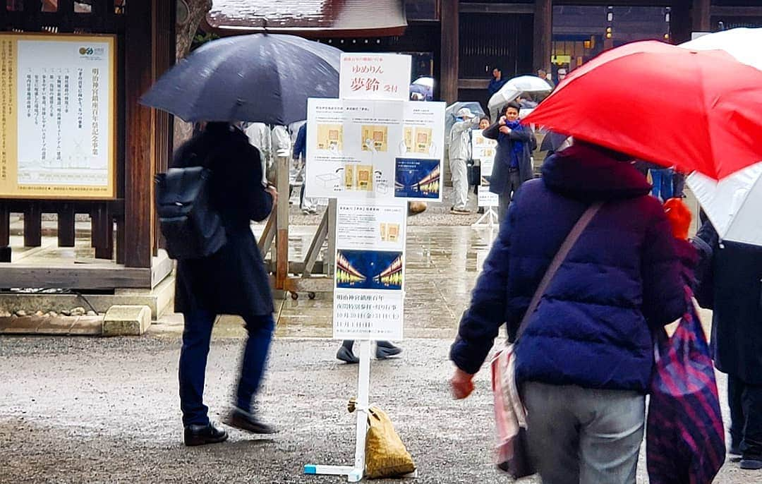 小田桐奈々さんのインスタグラム写真 - (小田桐奈々Instagram)「⛩🎍 * #明治神宮 に初詣。 三が日すぎてたから空いてた…🥰 よき一年になりますように。 * * #二礼二拍手一礼  #ど忘れしてあわあわ #おみくじ #凶とか吉とか出るやつも引きたいな #3枚目さおりんがFENDIかと思ったって言ってた #目のやつ #笑った * 🎍⛩」1月9日 18時50分 - odagirinana