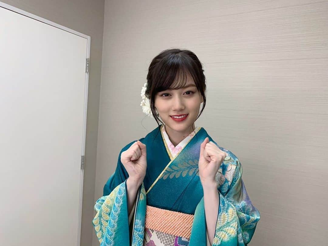 山下美月さんのインスタグラム写真 - (山下美月Instagram)「ブルーの振袖で成人式を行ってきた山下さんをパシャリ🥰✨﻿ ﻿ 2020年の山下さん、大人な魅力が止まりません😍💕💕💕﻿ ﻿ #山下美月1st写真集﻿ #忘れられない人」1月9日 18時55分 - yamashitamizuki1st