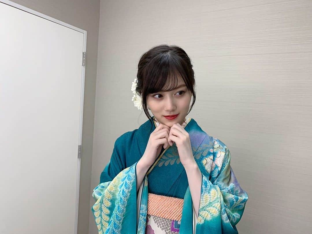 山下美月さんのインスタグラム写真 - (山下美月Instagram)「ブルーの振袖で成人式を行ってきた山下さんをパシャリ🥰✨﻿ ﻿ 2020年の山下さん、大人な魅力が止まりません😍💕💕💕﻿ ﻿ #山下美月1st写真集﻿ #忘れられない人」1月9日 18時55分 - yamashitamizuki1st