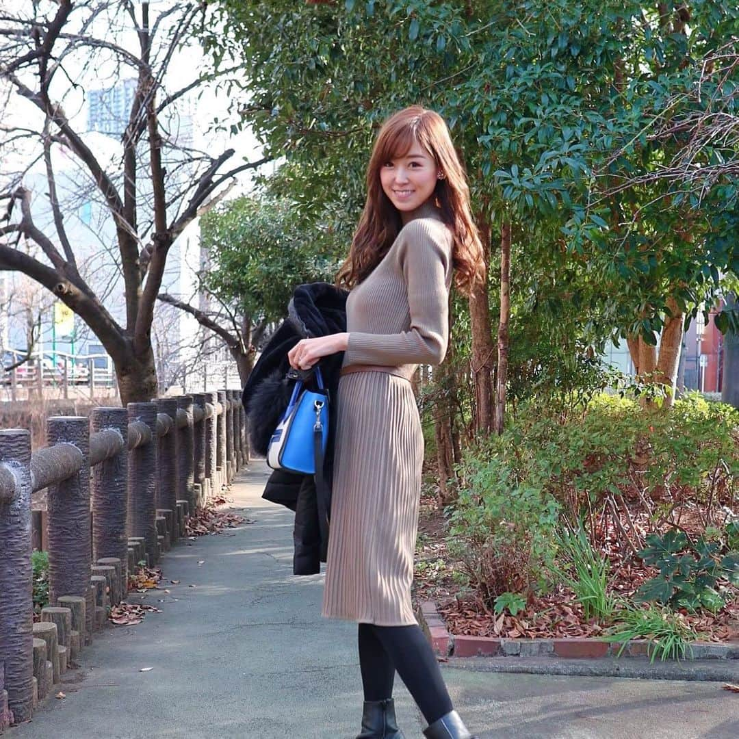 池田るりさんのインスタグラム写真 - (池田るりInstagram)「. 今日は少し暖かかったですね☺️✨ .  @valmuer_official のベルト付きニットワンピースは肌触りも良いしラインが綺麗でお気に入り🤗 . . @valmuer_snap #Valmuer #valmuer_official #ヴェルムーア #knitonepiece #fashion #instafashion #coordinate」1月9日 19時00分 - ruri_ikeda