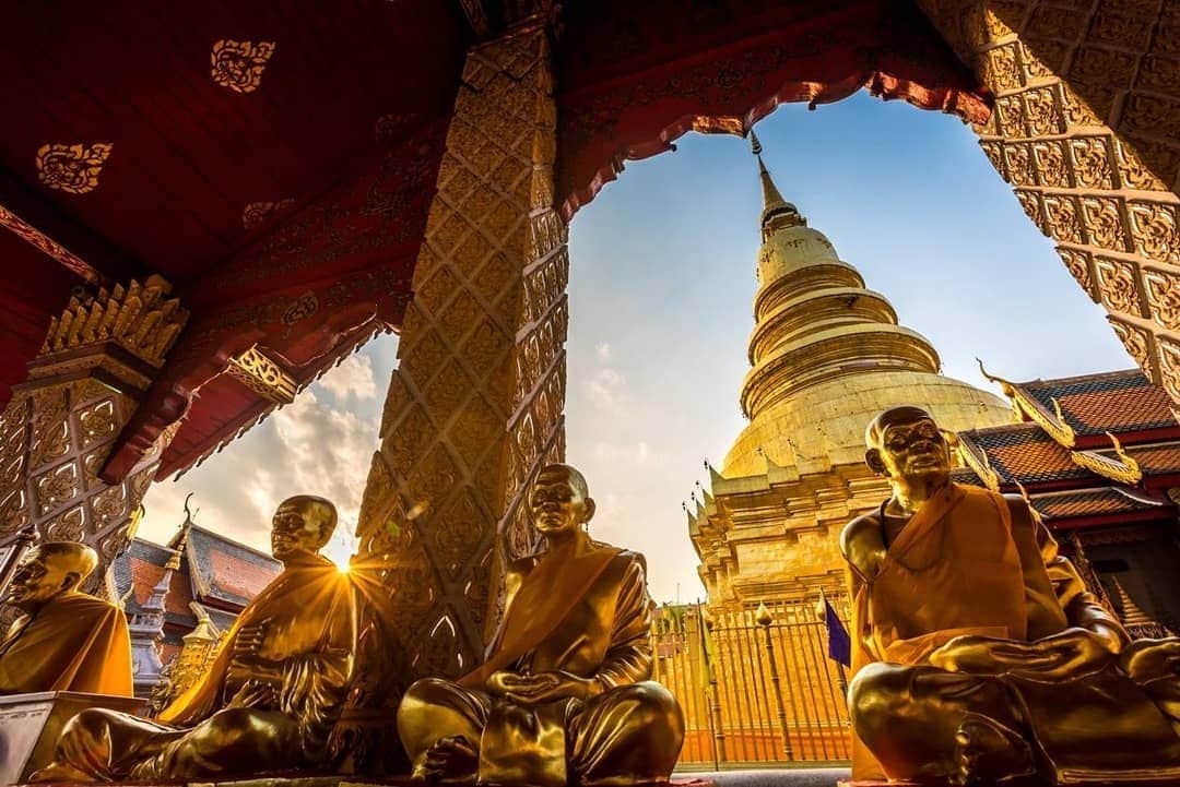 タイ国政府観光庁さんのインスタグラム写真 - (タイ国政府観光庁Instagram)「⠀ 【🇹🇭💎タイ の秘宝💎🇹🇭】⠀ ⠀ 毎週木曜日は、タイの知られざる観光スポットをご紹介🙌⠀ ⠀ 今回ご紹介するのは、チェンマイから南へ約30kmのところにある古都「ランプーン」🍁⠀ 11世紀頃から13世紀末まで王都として栄えていた町で、現在も格式高いランナー様式の仏塔がそびえ立っています‼️⠀ ⠀ 歴史ある寺院を巡ることはもちろん、周囲の山岳地帯ではトレッキングやキャンプを楽しむことができます⛺️🌲⠀ ⠀ アクセスは、チェンマイからバスで約45分🚌💨⠀ ⠀ #タイの秘宝 #タイ #ランプーン #タイ北部 #古都 #仏教 #寺院 #お寺巡り #こんなタイ知らなかった #タイを知りつくす #タイ旅行 #歴女 #旅好きな人と繋がりたい #旅行好きな人と繋がりたい #海外旅行 #旅行 #東南アジア #thailand #lamphun #temple #heritage #amazingthailand #thailandtravel #thailandtrip #thai  #thaistagram #lovethailand #thailandhiddengems #hiddengems」1月9日 19時00分 - amazingthailandjp