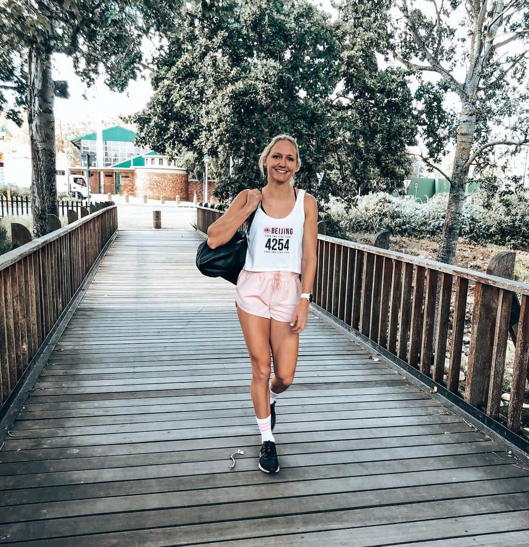 ハンネ・クレスさんのインスタグラム写真 - (ハンネ・クレスInstagram)「Walking back from training with a smile on my face... everything is going well! 😊 #walkingonsunshine」1月9日 19時15分 - hanne.claes