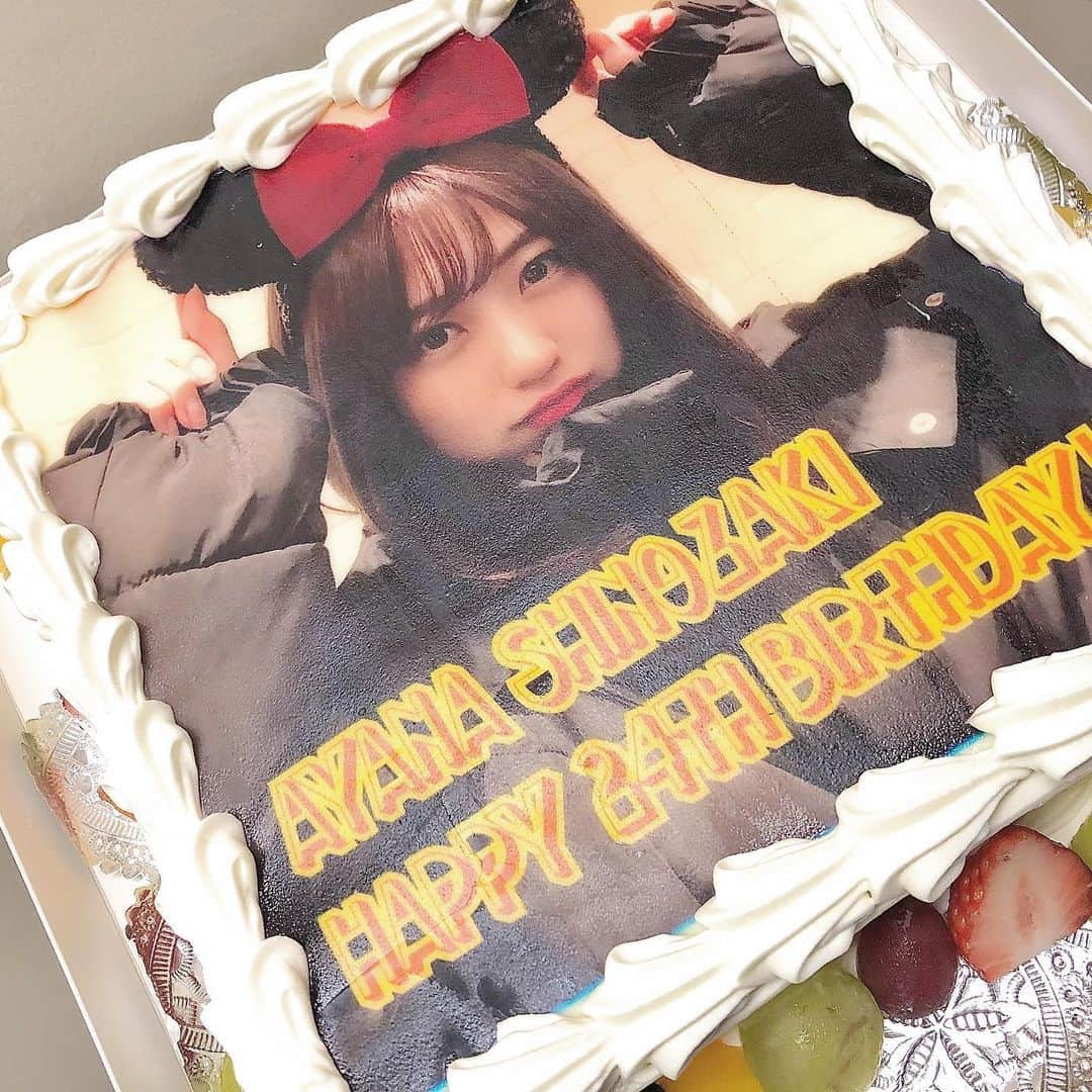 篠崎彩奈さんのインスタグラム写真 - (篠崎彩奈Instagram)「_ @_shimizu_ayano が とても可愛い誕生日ケーキをくれました☺️🎂💓 プレゼントでアルバムも作ってくれたり 本当に幸せだった〜 誕生日の投稿しつこくてごめんなさい😂 . たくさんのお誕生日おめでとうコメントやDMも全部読んでます💌 本当にありがとうございます☺️ 幸せな歳になりそうな予感...🧸❤︎」1月9日 19時08分 - ayana.s_official