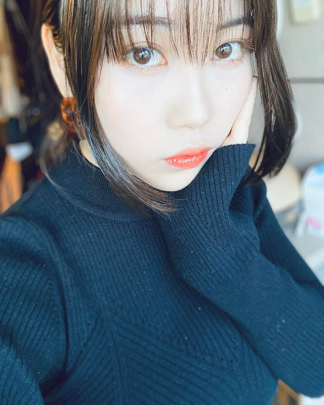 伊織いおさんのインスタグラム写真 - (伊織いおInstagram)「目力強い系女子好き？ . . . .  #伊織いお#グラビア#グラビアアイドル#インスタグラビア#グラドル#グラドル自画撮り部#自撮り#私服#水着#茶髪#ヘアアレンジ#写真#写真好きな人と繋がりたい#photo#被写体#撮影会#撮影#裸眼#裸眼メイク#メイク好きな人と繋がりたい#ブラウンメイク#肩出し#肩出しファッション#ファッション」1月9日 19時09分 - iocos69