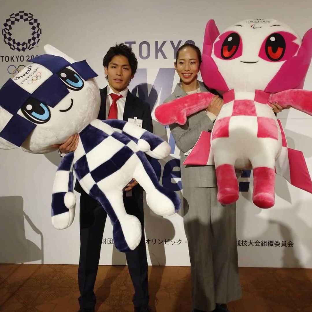 野口啓代のインスタグラム：「with Olympic mascot 🌐MIRAITOWA🌐and 🌸SOMEITY🌸* * New year's party today. I have a chance to meet another athlete of TokyoOlympic2020!🥋* * * 電通さんの年賀会に呼んで頂きました😊🥂* 空手の選手やブレイクダンスの選手にもお会い出来ました! これまではほとんど他競技の選手との交流がなかったのですが、最近は他競技のアスリートからも沢山の刺激を頂けて嬉しいです🥋✨* * * そして2020年、本当に日本中が東京オリンピックに向けて盛り上がってるなと感じられた1日🌍* * * わたしは、わたしにできる事を頑張ろう✊🏻🔥* * * @au_official #大和証券 @thenorthfacejp @orientalbaio #三井不動産 @cowsoapcp #zeta  @c3fit @lasportivajp @petzl_official  @newhale_japan」