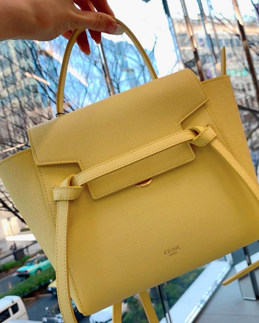 美香さんのインスタグラム写真 - (美香Instagram)「カワイイ💛💛💛 小さいのに びっくりするくらい入る！春はイエローで！ @celine #shopping💛」1月9日 19時29分 - mikaofficial99