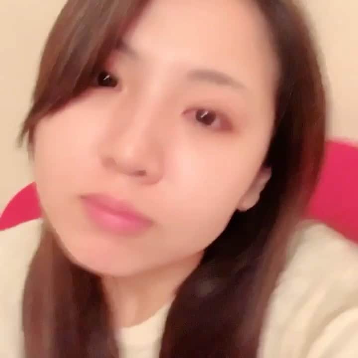 阿部真央のインスタグラム：「‪今日は取材やラジオなどでした。明日撮影なのでメイクしたままトレーニングで汗かいたら目にマスカラ入った痛い痛い👁👁‬ ‪今日の0時にまたまたまたお知らせあるよ📢‬ ‪チェックしてね😍‬ ‪#阿部真央 #あべま ‬」