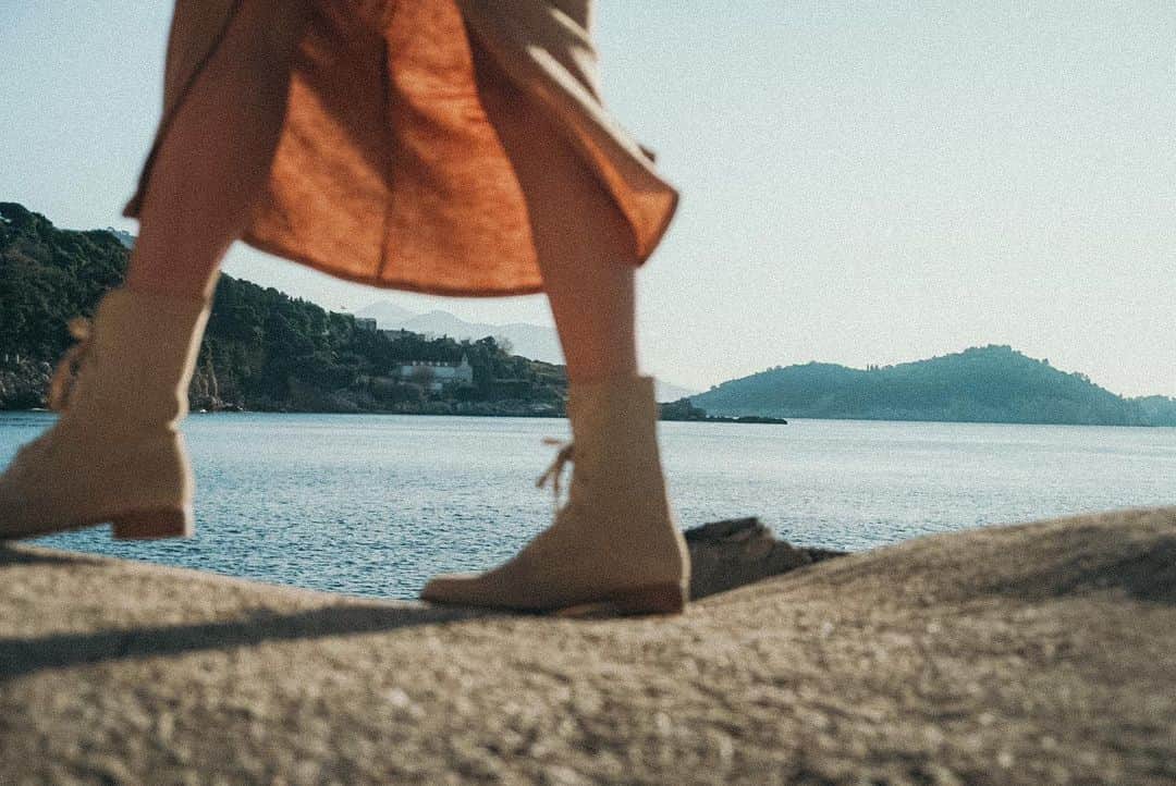 ケルシー・ロビンソンのインスタグラム：「Seaside strolls ✨」