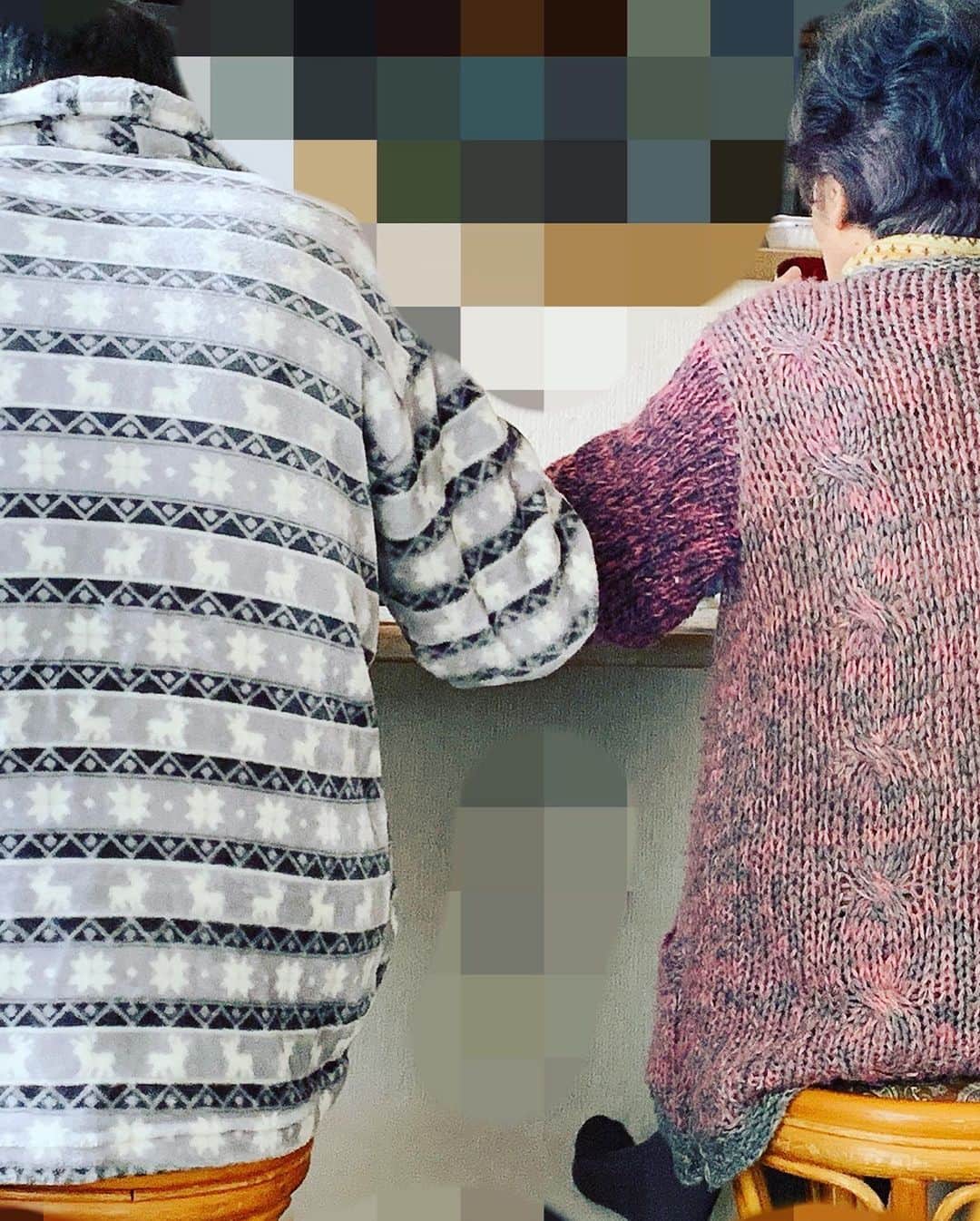 津島衣里さんのインスタグラム写真 - (津島衣里Instagram)「久しぶりに聴いていたらほっぺに水滴。 うちのおじいちゃんおばあちゃんみたいで👨🏻‍🦳👵🏻 伝えなくちゃ、大切な気持ち。いつも毎日本当に、、、 #日々 #吉田山田さん #おじいちゃん #おばあちゃん #つしえりと音楽」1月9日 19時38分 - eritsushima_official