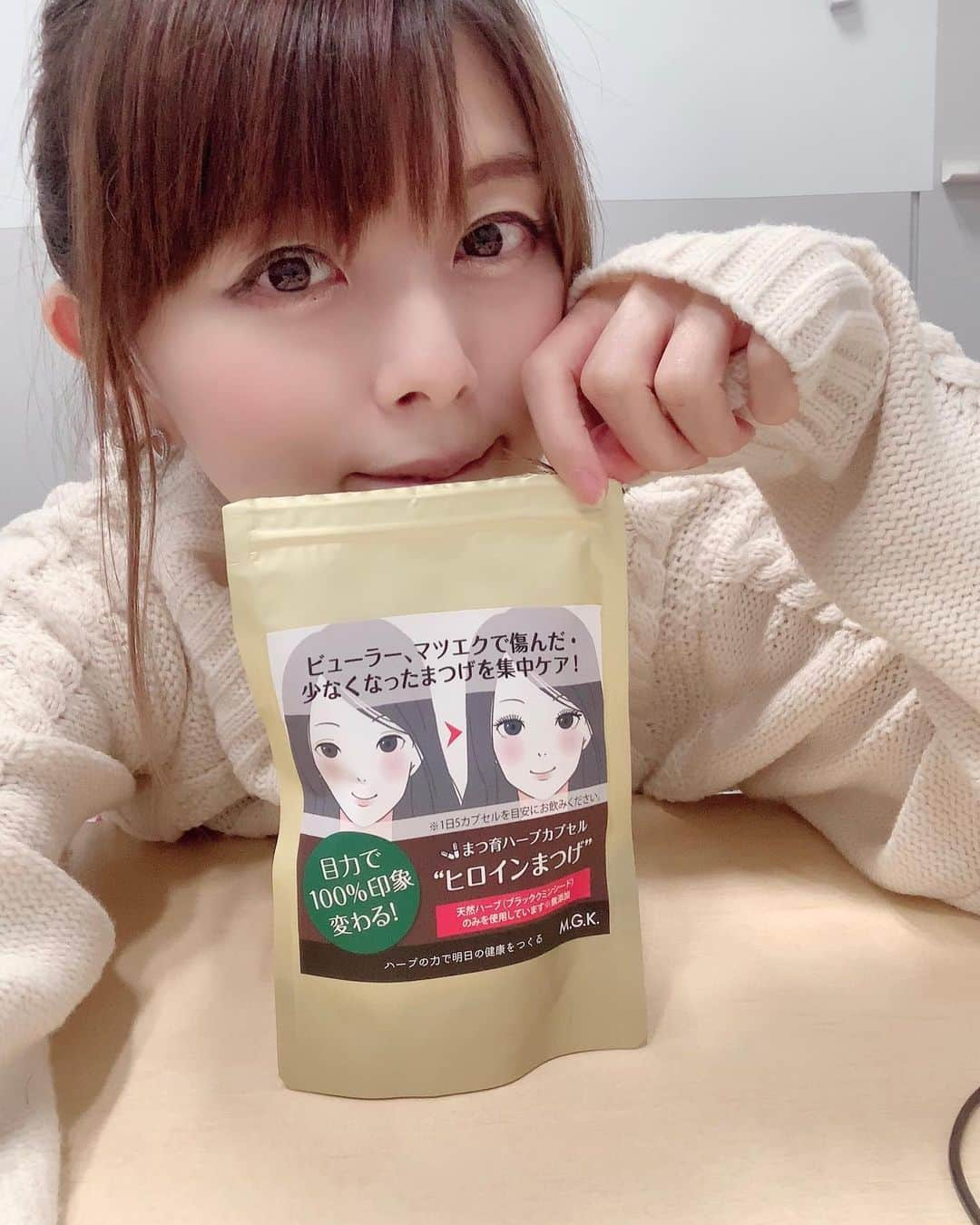 satomiさんのインスタグラム写真 - (satomiInstagram)「👀 まつ育チャレンジ中👀 * まつ育の決定版！まつ育ハーブカプセル💊 「ヒロインまつげ」👀品切れしちゃうほど人気サプリ！ * 今や日焼け止めとかも塗るんじゃなくて飲んで内側からケアする時代😊💓‼️まつげも飲んでケア♡ * 私は1日5粒飲んでるよ〜！ 一か月後またレポしまーす✏️ *  #まつ育チャレンジ #ヒロインまつげ #まつ育ハーブカプセル #目元美人 #飲むまつ育 #ふさふさまつげ #目元ケア @mgkfgl #ぱっちりおめめ になりたい」1月9日 19時38分 - saatoomii47