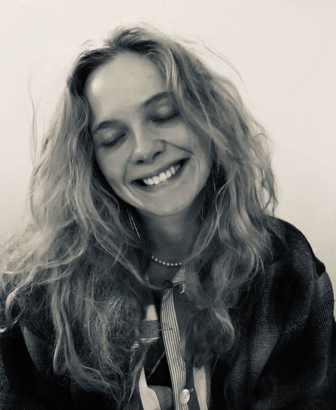 ニコライ・トームセンのインスタグラム：「Emma der stadig smiler mega sødt i Berlin」