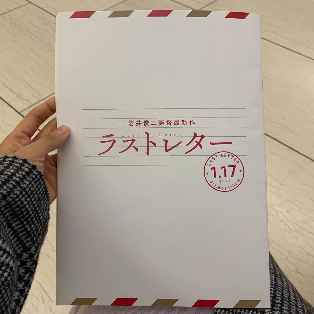 平野 早矢香さんのインスタグラム写真 - (平野 早矢香Instagram)「テレビ東京の番組でよくご一緒させていただいている #竹﨑由佳アナウンサー とお食事に💕現場では番組のことで頭いっぱいでなかなかゆっくりお話しすることができずにいましたが、美味しいご飯を食べながら仕事に対する思いや考え方そしてプライベートの話までたくさんお話しできました😄 竹﨑アナはいつお会いしても品があって美しい💕 番組を良くしたい‼️という熱い思いも共有でき、番組でもご一緒できるのがとても楽しみです✨✨そして竹﨑さんが作っているというイヤリングもいただいちゃいました🥺🥺🥺これ本当に手作りですか？とびっくりするクオリティーの高さ😍ありがとうございました😊 そしてそして今日生まれて初めて映画の試写会に行きました‼️ #岩井俊二監督 の #ラストレター 作品名の通り“手紙”や“文通”がお話しにでてきますが、私自身は高校を卒業する18歳まで携帯電話を持っていなかったので、小さい頃は本当によく手紙を書き文通していました✨当時を思い出しながら、手紙のやりとりはやっぱり素敵だなと思いました😌  明日1月10日(金)は #テレビ朝日 #グッドモーニング  #朝6時からです  今年はじめのグッドモーニング楽しみです😊」1月9日 19時47分 - sayakahirano0324