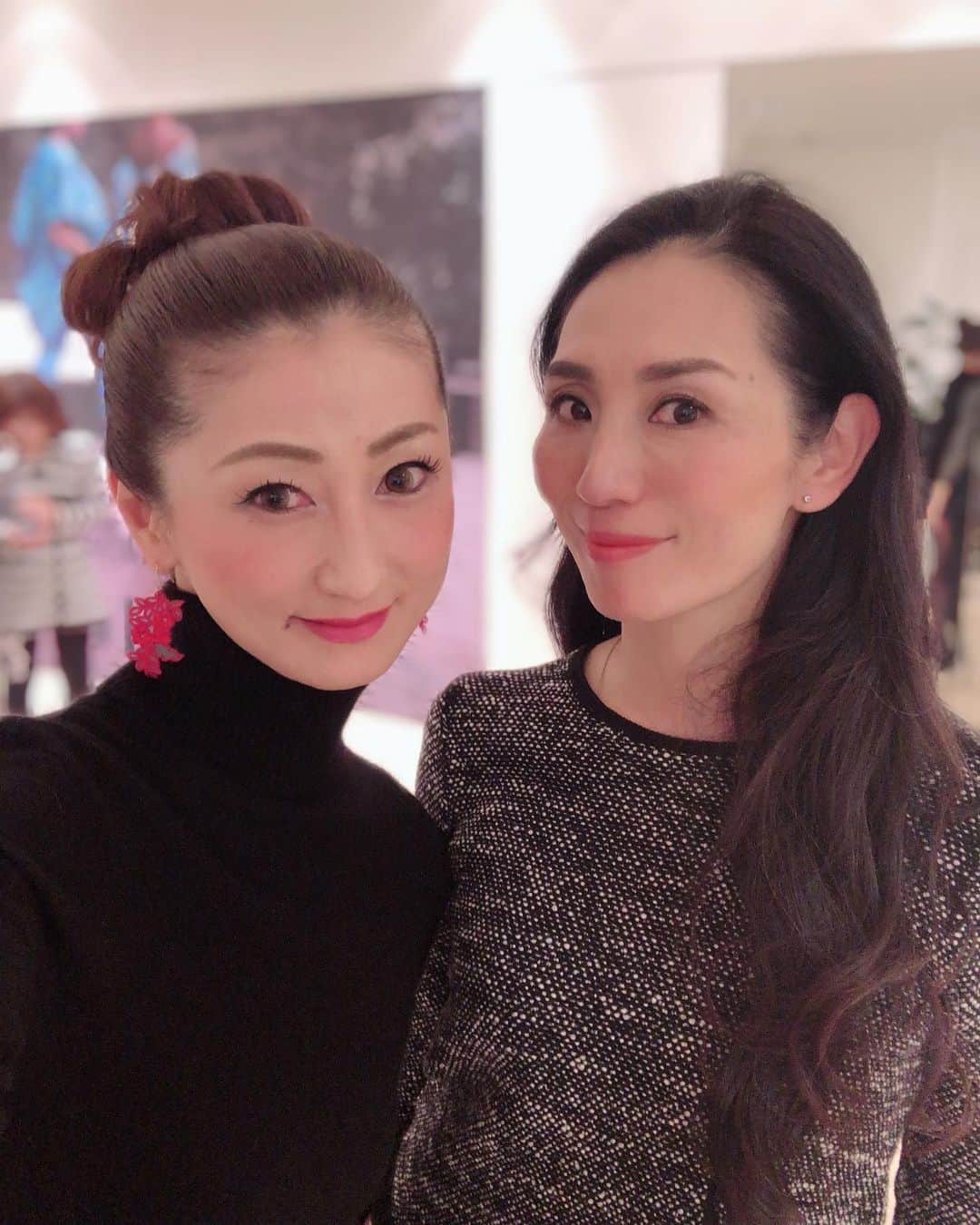 彩耶さんのインスタグラム写真 - (彩耶Instagram)「学びがいっぱい〜👠✨ ・ ・ " WOMANSモデルアカデミー "  では プロコース（プロ向けの参加枠）が今年から新たに設けられるんです❗️ ・ ということで、昨日 " 体験会 "に参加してきました✨ ・ ・ モデルとして、ウォーキング講師として、さらにスキルを向上させる為に… ・ #ブラッシュアップ したい😌✨ ・ ・ お写真・動画👉swipe👉してね😎💕 体験会の様子です。 ・ ・ ・ ウォーキング講師をしているので、教え方や言葉の言い回し… どんな風に表現すれば、レッスンに参加して下さっている方にうまく伝わるのかなぁと日々考えています🤔 ・ ひろえさん @hiroehiroe24 からそう言ったウォーキング講師としての 知識やワザ も学ばせて頂きたいと思っています❗️ ・ ・ そしてもちろん、モデルとして自分自身の技術向上の為に。 2月には海外でのショーの出演も決まっています。 スキルアップして臨みたいと思います✨💕 ・ ・ ・ ウォーキングレッスンに興味はあっても、なかなか踏み出せないもんですよね🙈 是非、体験会から始めてみませんか😊💕 ・ ・ 私の様に、すでにモデル・ウォーキング講師をしていてプロコース（プロ向けの参加枠）参加ご希望の方も、是非です❣️ ・ 体験会は 1 / 11  にも開催されます✨ ・ 私を見かけたら是非、お声掛けくださいね😉❤️ ・ ・ ウォーキングの楽しさを、もっともっと皆さんと共有したいと思っています👠✨ ・ ・ もうすでに、本講座が楽しみで仕方ありません💓 ・ ＊＊＊＊＊＊＊＊＊＊＊＊＊＊＊＊＊＊＊＊＊＊ ・ ●" 体験会 " 開催日程 《大阪》 【日時】1 / 11  13:00〜14:30 【場所】大阪市北区梅田2丁目4-9ブリーゼブリーゼ3階 " unopulir WOMANS " ウノプリールウーマンズ 【TEL】 06-6348-0083 【店舗URL】 https://unopulir-womans.com/  ご興味ある方はこちらからお申込み下さいね⬇️ お申込みフォーム https://resast.jp/events/394050 ・ ＊＊＊＊＊＊＊＊＊＊＊＊＊＊＊＊＊＊＊＊＊ ＊＊＊＊ ・ ●体験会(1/11) https://resast.jp/events/394050 ●本講座(2/8、9) https://resast.jp/events/392527 ※ウォーキング @hiroehiroe24 、ボディメイク @daisuke_taniyama の短期集中講座 です❗️ ・ ＊＊＊＊＊＊＊＊＊＊＊＊＊＊＊＊＊＊＊＊＊＊＊＊ ・ #WOMANSモデルアカデミー #WOMANS #モデル #モデルウォーキング #ウォーキングレッスン #ランウェイ #アカデミー #unopulirWOMANS #美姿勢 #ウノプリールウーマンズ #ウーマンズ #PR @uno_womans  #モデル #model #ウォーキング講師 #秘書 #インフルエンサー #インスタグラマー #NPO法人日本美齢セラピスト協会 #公認アンバサダー #公認ウォーキング講師」1月9日 20時01分 - 3aya11