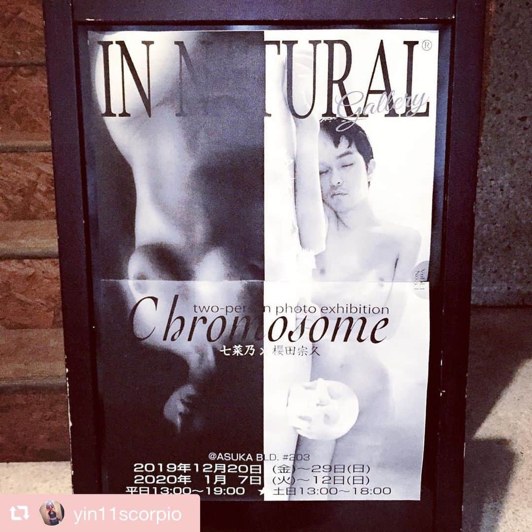 櫻田宗久のインスタグラム：「#repost @yin11scorpio via @PhotoAroundApp ・ 大好きな#櫻田宗久 さん‪と#七菜乃 さんの 最強タッグ２人展𖥑⁺.٭゜ 帰省中に拝見してきました𖥋˖ ܴ𖡼･۫. おふたりの色で美しく切り取られた 女体ヌードと男体ヌード。 社会的なジェンダー論と自身のジェンダー観、 さらに、人間とは、生き様とは—— 作品を通して自身の価値観と向き合わせられた。 𖥎 IN NATURAL gallery 𖥎 𖤣大阪市中央区本町4-7-7飛鳥ビル203 にて、１月12日まで開催中です𖠇* ・ 櫻田宗久さんは、１月17日まで開催している 𖥎 dista 𖥎 𖤣大阪市北区堂山町11-2 堂山山よしビル4F でのグループ展にも参加中‧✧̣̥̇‧✦‧ #本町 ⇔#東梅田 間は、#四ツ橋線 でラクラク移動可◎ 開期中に関西へいらっしゃる方はぜひ！ ・ #展示 #写真展 #アート #現代アート」