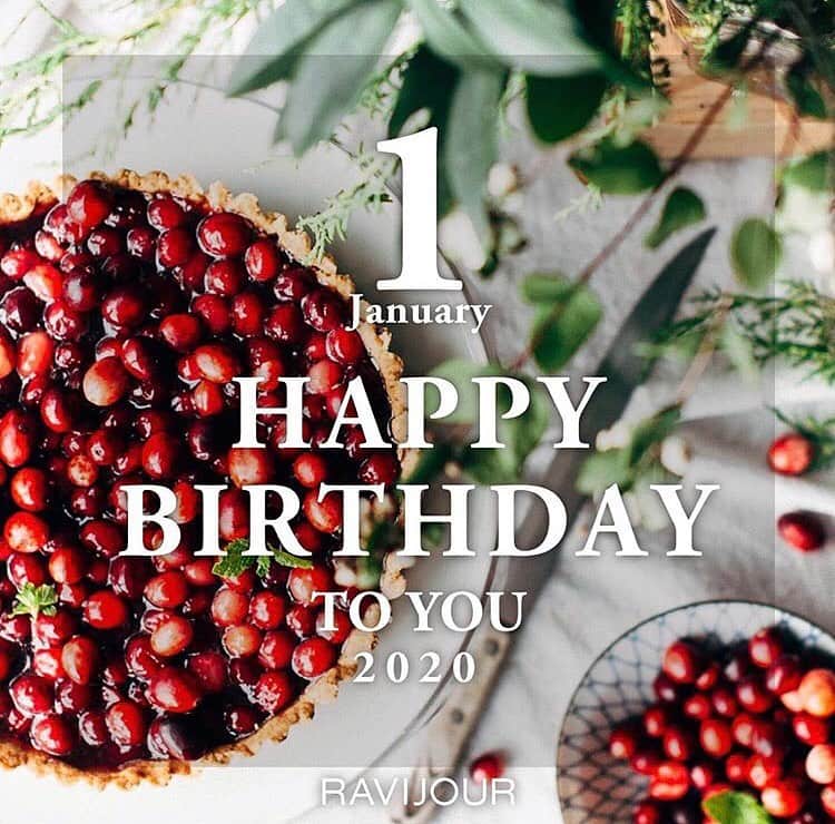 Ravijour札幌4丁目プラザ店のインスタグラム：「#shopnews １月生まれの方にRAVIJOURからのPresent・・🎁🎂❤️ ブログにクーポンの詳細載せてます❣️ TOPのURLからどうぞ😌  #ravijour  #ラヴィジュール  #ravijoursapporo  #ravijourofficial  #ravijourstaff  #プレミアムセール #SALE #札幌 #pivot #ピヴォ」