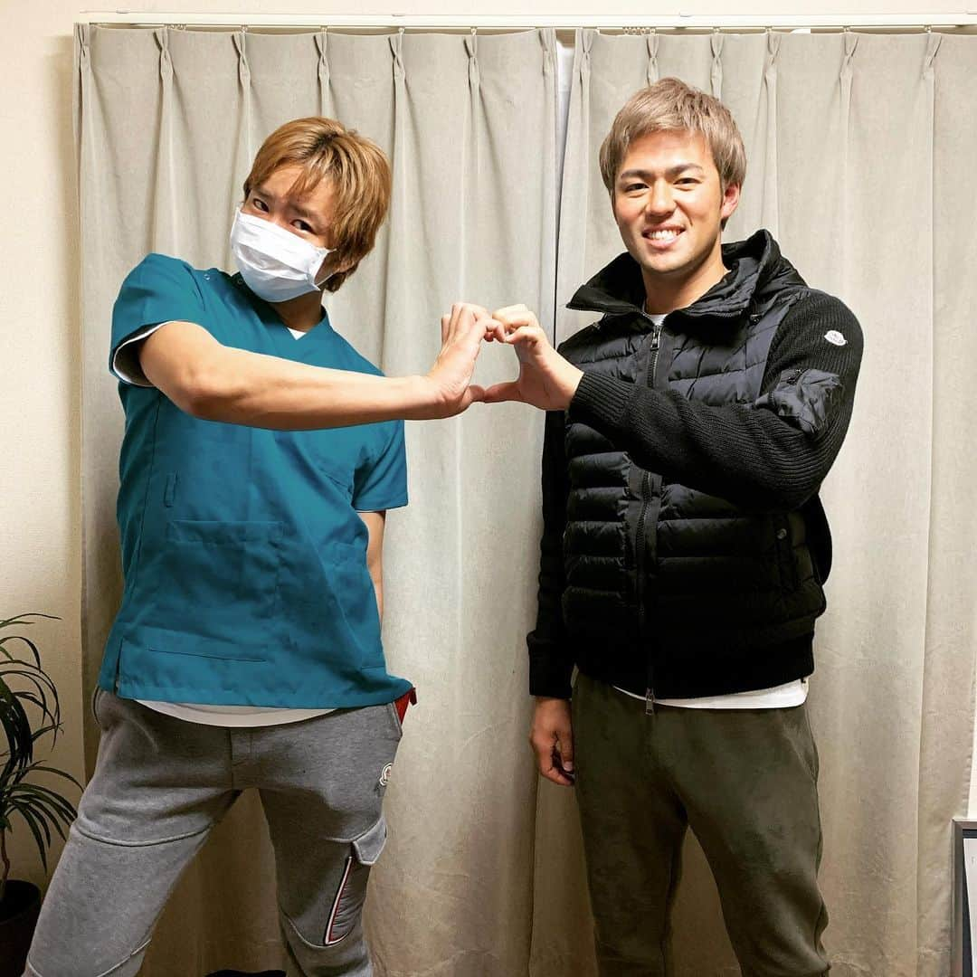 木村文紀さんのインスタグラム写真 - (木村文紀Instagram)「楽しんごさんの治療院でLOVE注入してもらいました！ 骨盤もばっちりと矯正してもらい自主トレの準備OK！ #楽しんご#木村文紀#骨盤矯正#凄腕#LOVE注入」1月9日 20時22分 - fumikazu_kimura9