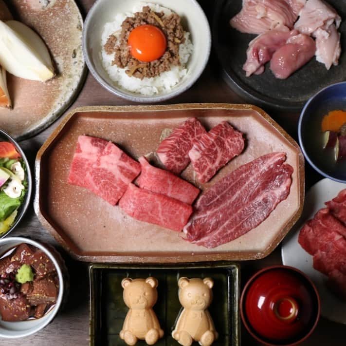 東 洋一郎さんのインスタグラム写真 - (東 洋一郎Instagram)「📍八尾【焼肉あんど】 2019年12月21日オープンのこちら💁‍♂️アラカルトも豊富に12時以降も空いてるのもありがたいですね🙆‍♂️ おススメは【創作コース】🥩 肉のくまさんや名物和牛丼などサイドメニューにも大注目👀 ﻿@higashi_yoichiro ﻿ #偏食カメラマン  #Google認定フォトグラファー  #360度カメラ  #料理写真  #osaka  #food  #foodstagram  #gourmetfood  #gourmet  #gourmetartistry  #大阪  #グルメ  #大阪グルメ  #美味しくないわけがない #osmopocket #mavic2pro #焼肉あんど #焼肉らんど #八尾グルメ #八尾焼き肉  #大阪焼き肉  #肉のくまさん」1月9日 20時31分 - higashi_yoichiro