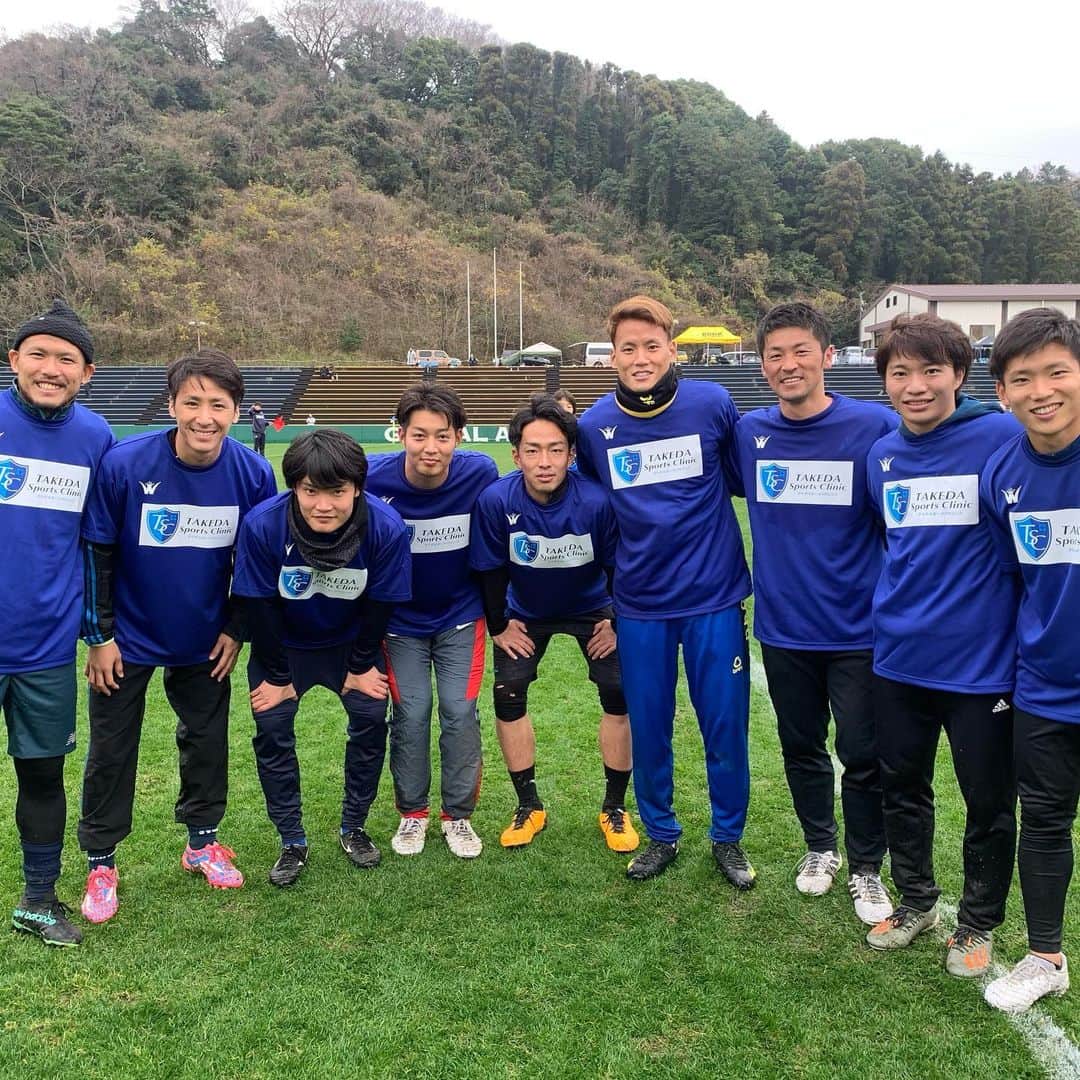 光永祐也さんのインスタグラム写真 - (光永祐也Instagram)「大変遅くなりました、新年明けましておめでとうございます⛩ 年末、沢山の方々とサッカーをさせて頂く機会があり、改めてサッカーの楽しさを実感する事ができました！ その気持ちを忘れず2020年頑張っていきたいと思います！ 今年も宜しくお願いします！ #若松サッカー大会 #福岡ユース出身 #ペナスタフットサル大会 #ニコ初め #2020年 #ザスパクサツ群馬 #今年も宜しくお願いします」1月9日 21時07分 - mitsunaga3275