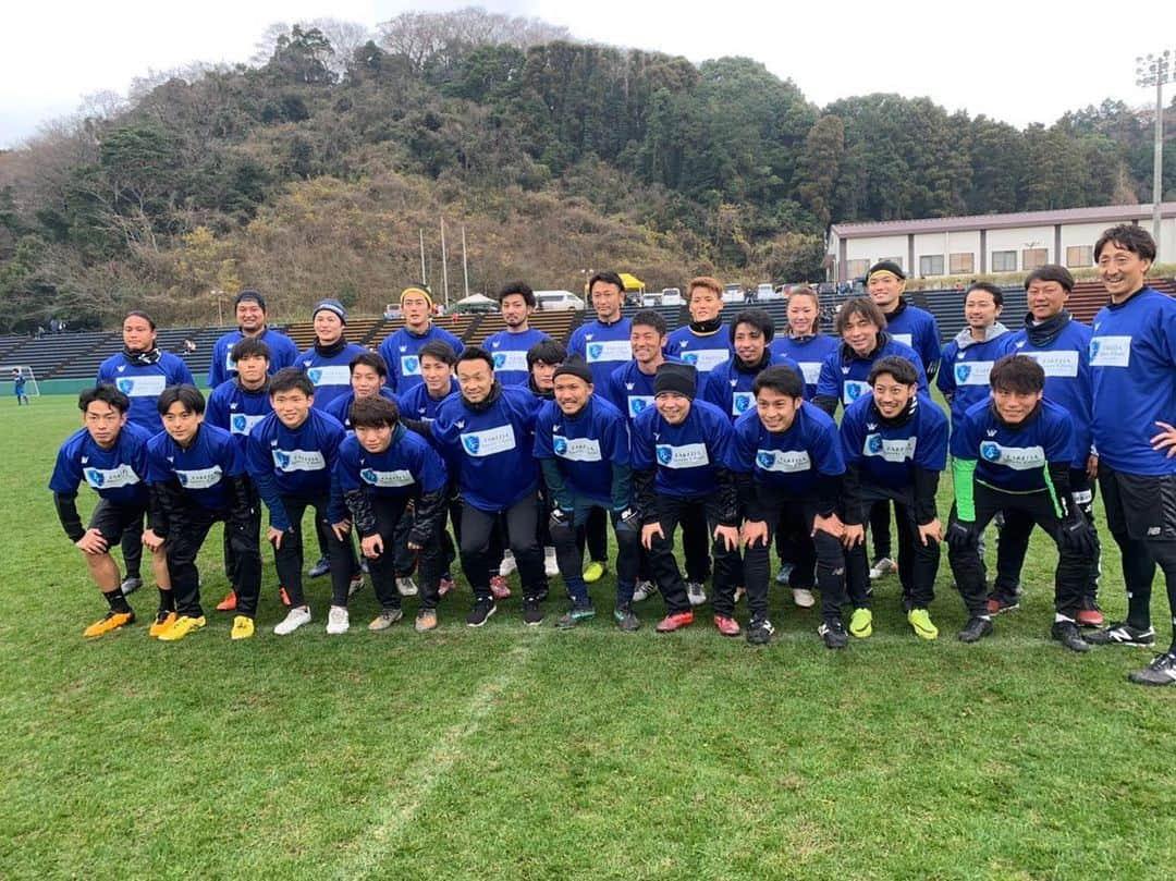 光永祐也のインスタグラム：「大変遅くなりました、新年明けましておめでとうございます⛩ 年末、沢山の方々とサッカーをさせて頂く機会があり、改めてサッカーの楽しさを実感する事ができました！ その気持ちを忘れず2020年頑張っていきたいと思います！ 今年も宜しくお願いします！ #若松サッカー大会 #福岡ユース出身 #ペナスタフットサル大会 #ニコ初め #2020年 #ザスパクサツ群馬 #今年も宜しくお願いします」