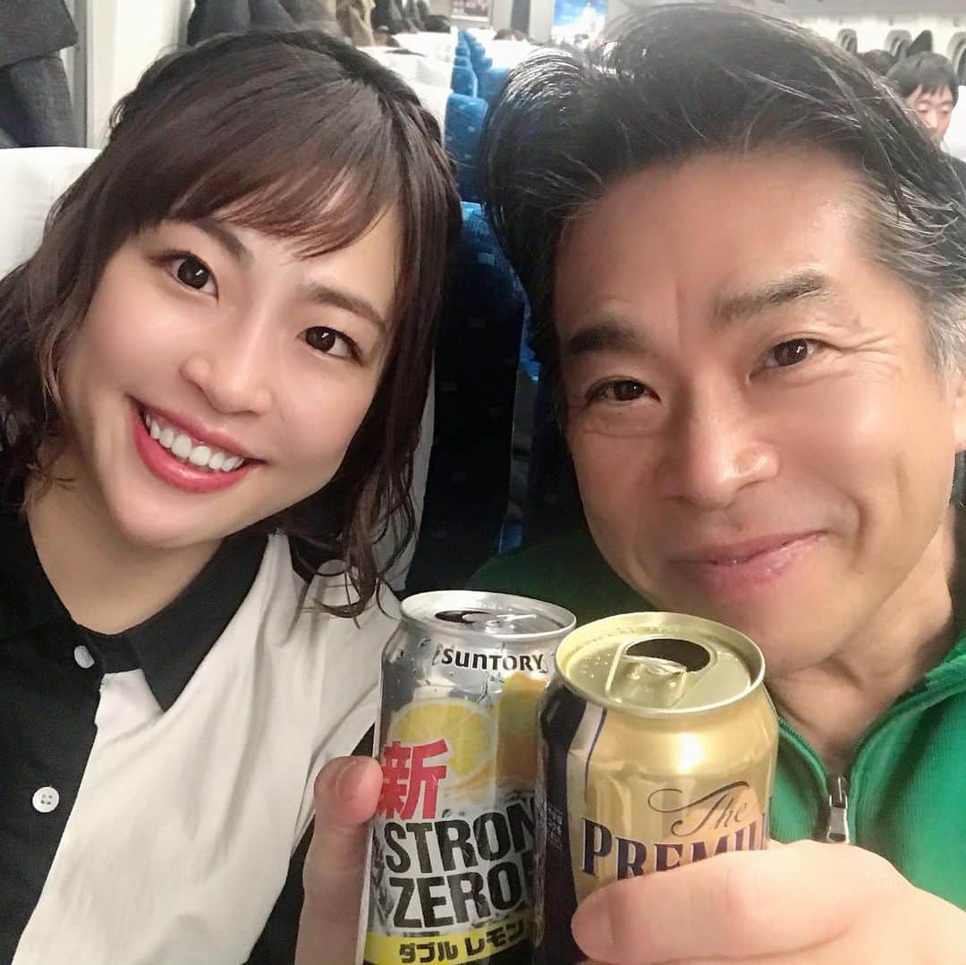 亜聖樹さんのインスタグラム写真 - (亜聖樹Instagram)「音楽朗読劇「我が愛の譜〜滝廉太郎物語〜」本日上野の旧東京音楽学校奏楽堂にて無事終演致しました🙏 滝廉太郎が音楽を学んだ上野の地、そして所縁深い奏楽堂にて公演をさせて頂きました事、とても光栄でした🙏💦 朗読劇ですので何役もさせて頂きましたが、本番はどんどんと滝廉太郎の生涯を彩った人物たちに入り込んでしまい、 お芝居ラストは感極まってしまいました😭 又ブログにゆっくりと書きますが、非常に大切な経験となりました。 お越し頂きました皆さま、取り急ぎまして誠にありがとうございました🙇‍♂️ 明日が朝から大阪にて仕事なのでバタバタと新幹線にて帰阪中です！ とりあえず車中にて父と打ち上げ中w🍻🚅 #辰巳琢郎 さん #辰巳真理恵 さん #大貫裕一郎 さん #田中由也 #亜聖樹」1月9日 21時15分 - akkyontanaka