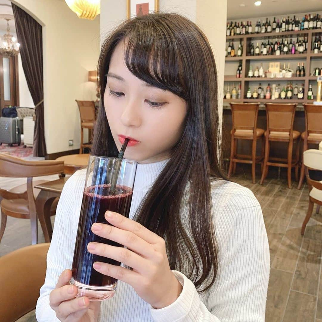 上野瑚子さんのインスタグラム写真 - (上野瑚子Instagram)「ぶどうともも🍇🍑 (ゆかにゃとかりんちゃんさん(ハロヲタしかわからない(こぶしファクトリーの件が未だに飲み込めてなくて嘘だと思ってる ・ ・ ・ #ジュース #ぶどうジュース #ももジュース #葡萄ジュース #桃ジュース #ジュースジュース #juicejuice #juice_juice #ビジョビ　#天使と女神のハーフ #美女navi #ビジョフォ #ビジョラダ #美人名鑑　#美女ふぁいる #ビジョグラム　#ビジョビジョ　#大学生　#女子大生 #被写体 #読モ #サロモ　#軽井沢 #旧軽井沢 #ルグラン旧軽井沢 #ルグラン軽井沢 #ゆかにゃ #かりんちゃんさん」1月9日 21時25分 - koko08_xx