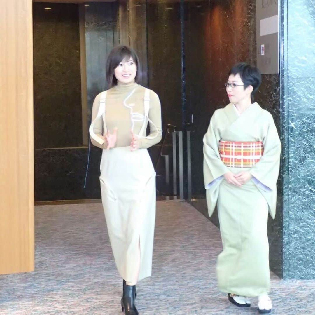 南沢奈央さんのインスタグラム写真 - (南沢奈央Instagram)「NHK#上方落語の会 去年の春から、落語作家のくまざわあかねさんと一緒にお送りしています。 近畿地方のみの放送なので、わたしもなかなかオンタイムで見られないのですが、今日大阪で初めてちゃんとオンエアが見られました！ 木曜午後3時8分から！今年もよろしくお願いします！ @yohei_ohno」1月9日 21時36分 - naominamisawa_official