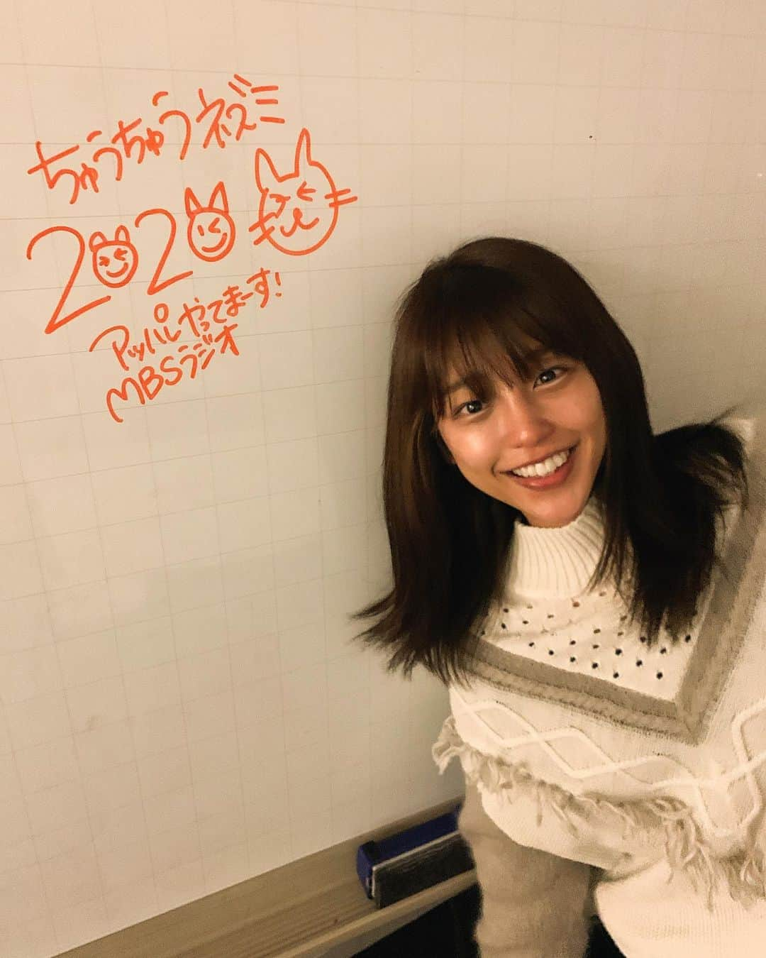 岡副麻希さんのインスタグラム写真 - (岡副麻希Instagram)「🍓﻿ こんばんは！ このあと22時〜23時半 【#アッパレやってまーす】﻿ #MBSラジオ﻿#radiko ﻿ 宜しくおねがいします😊♩﻿ ﻿ #子年#🐭#チューチュー#✏️﻿ ﻿ あと長いお正月休み明けの今日は﻿ その反動を感じた一日でしたっ！笑  ストーリーに決意表明的なのを流したので﻿ よければ見てください😝🍵﻿ ﻿ #遅ればせながら#仕事はじめ﻿ #トレーニングはじめ ﻿ knit#CITY」1月9日 21時27分 - maki_okazoe_official